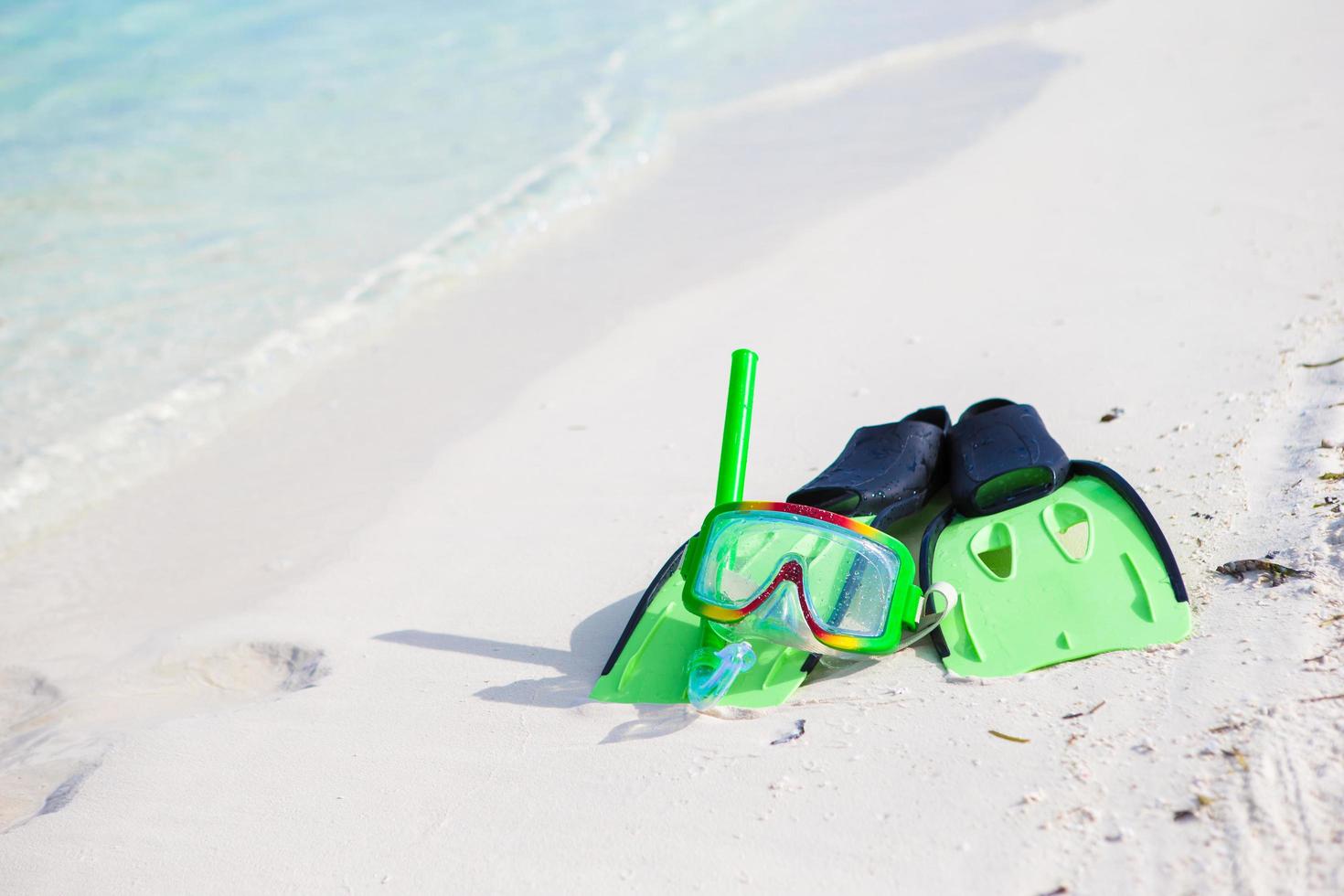 equipo de snorkel en la playa foto