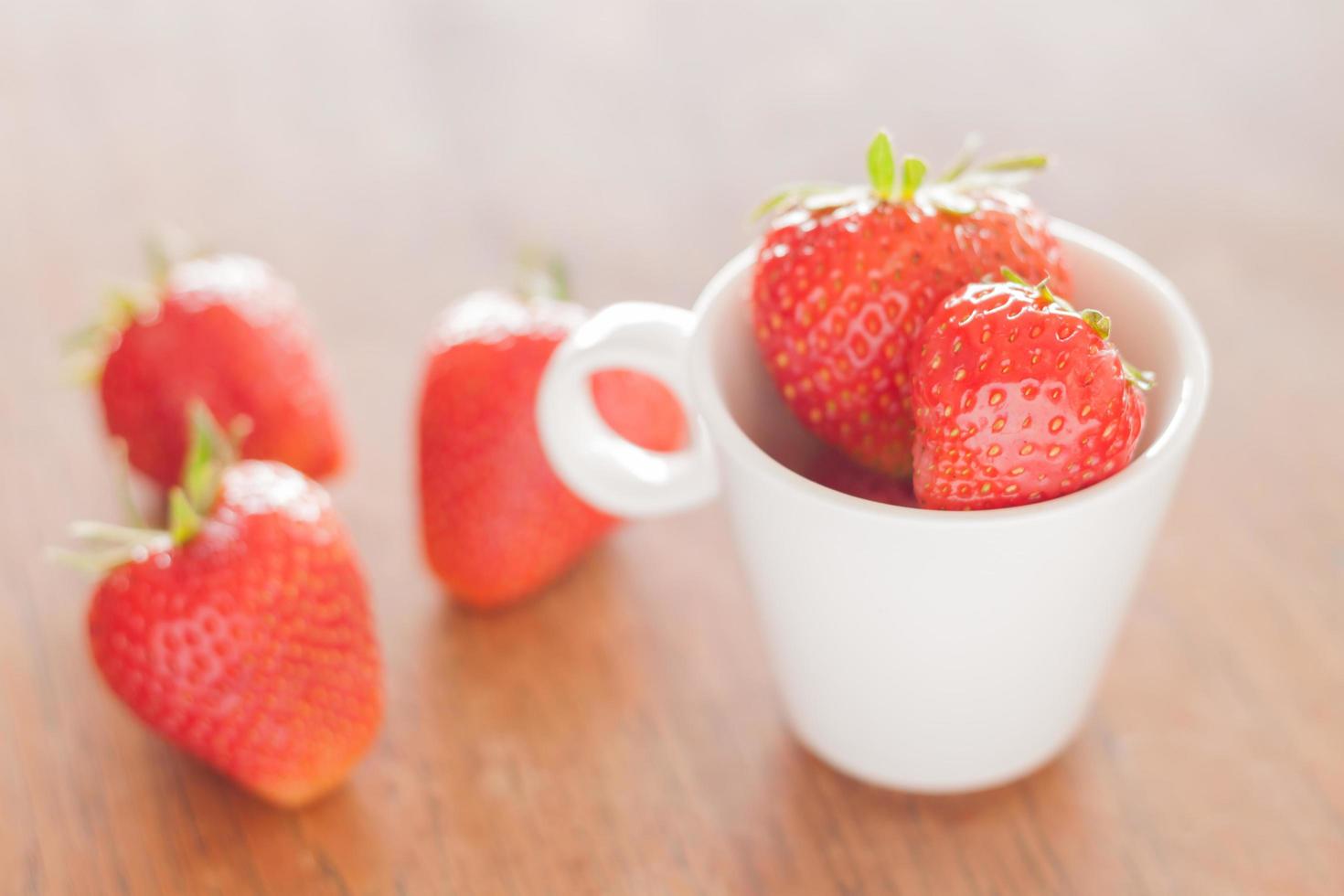 fresas en una mesa foto