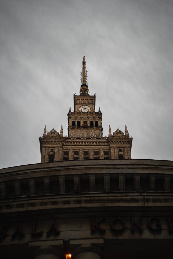 el palacio de la cultura y la ciencia en varsovia foto