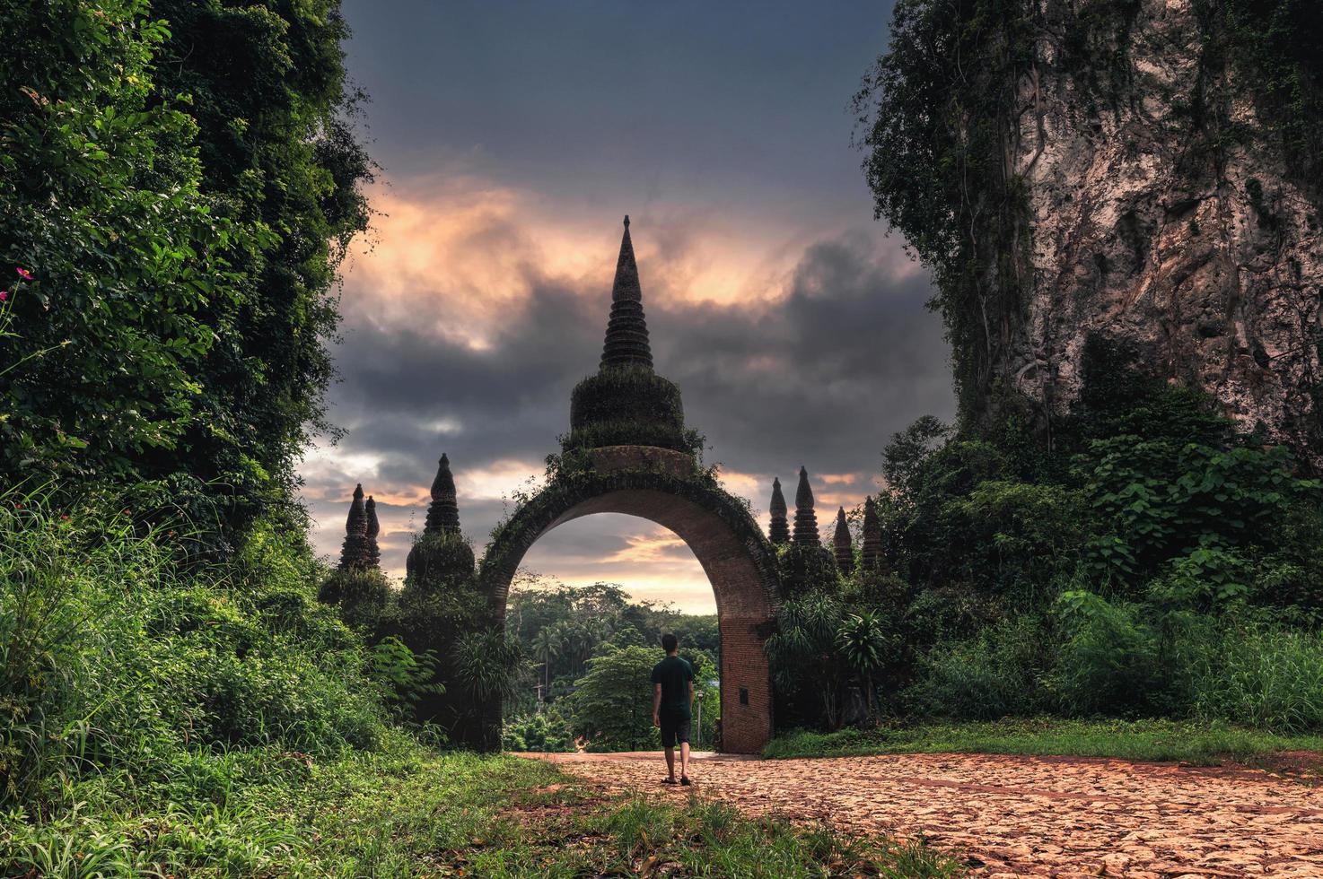 khao na nai luang dharma park, suratthani, tailandia foto