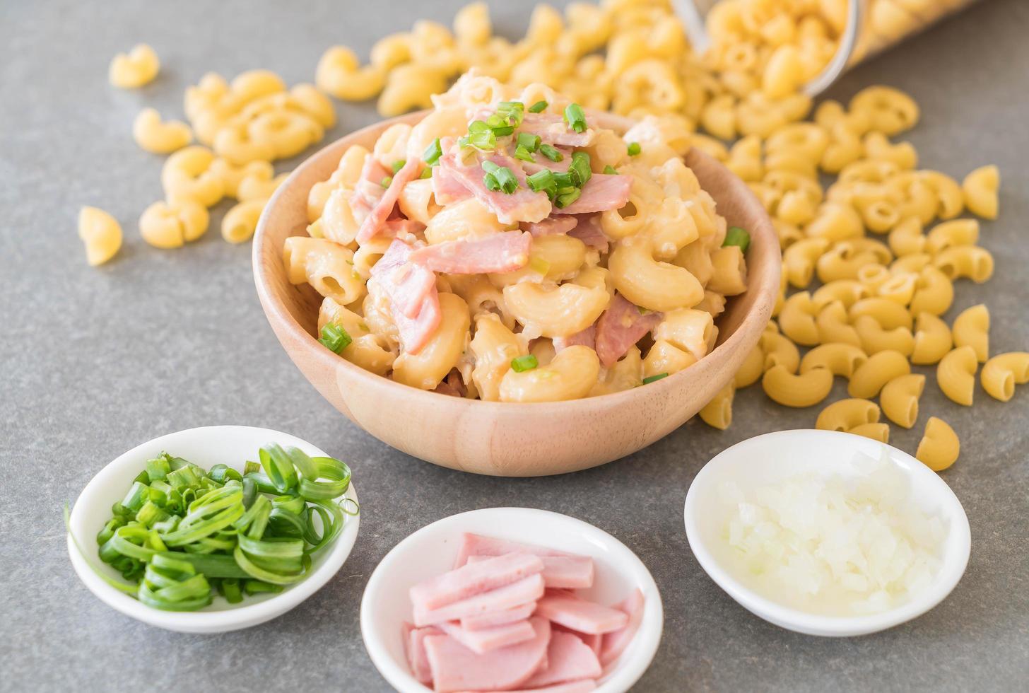 Macaroni cheese and ham photo