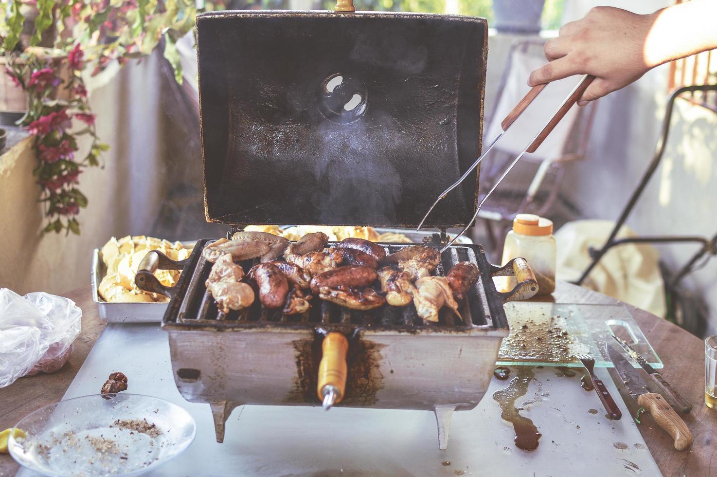 barbacoa de carne a la brasa foto