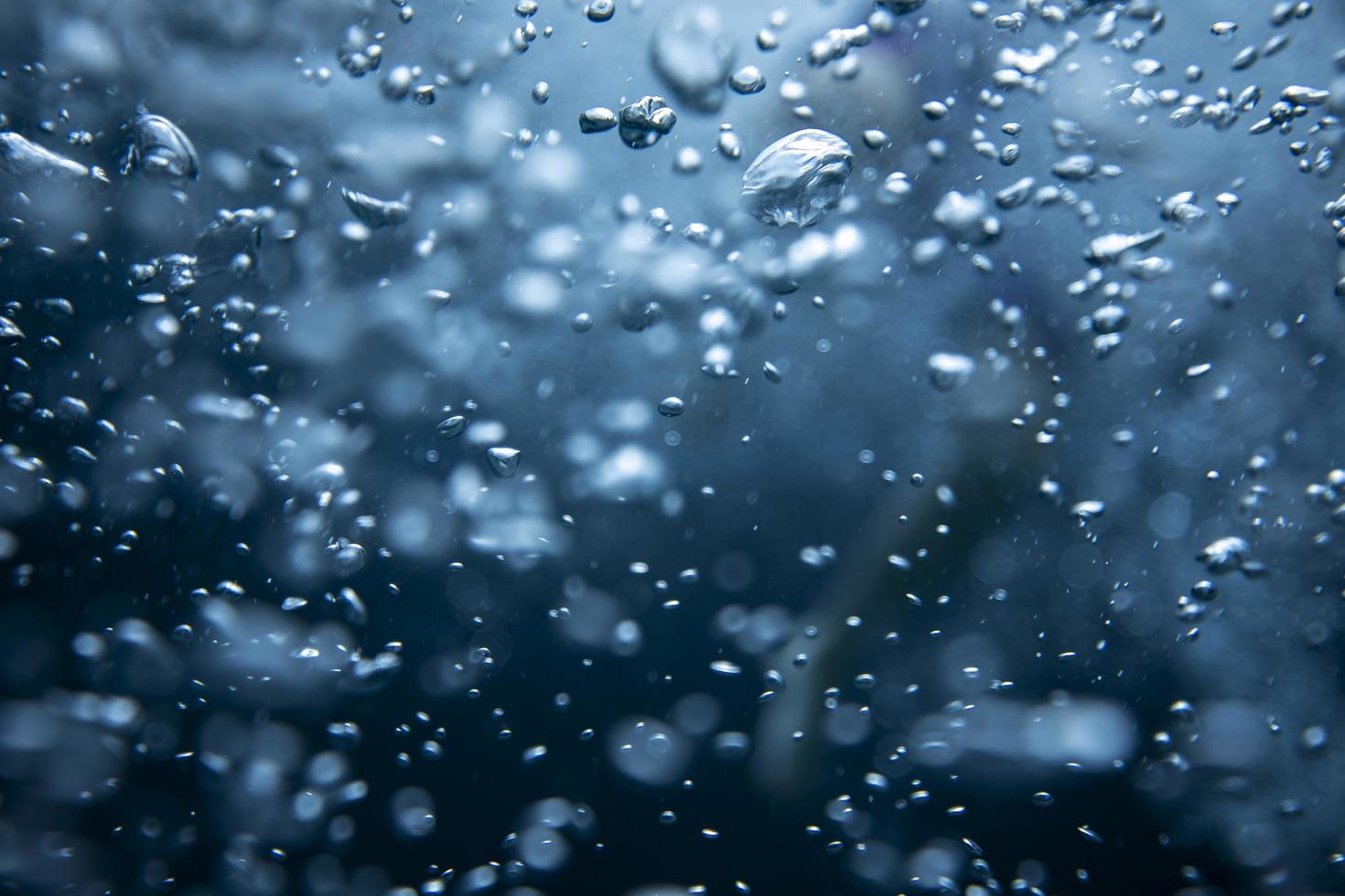 gotas de agua sobre vidrio foto