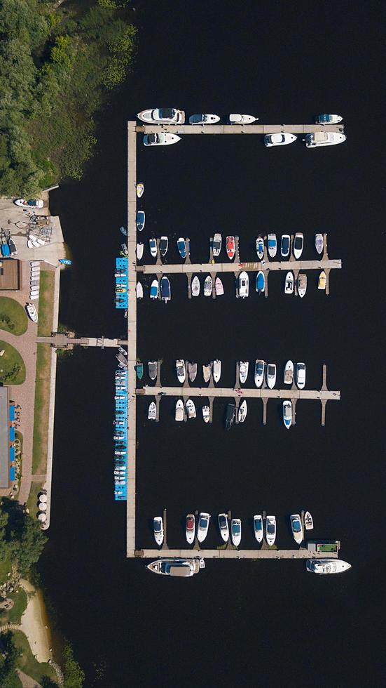 barcos en el puerto deportivo foto