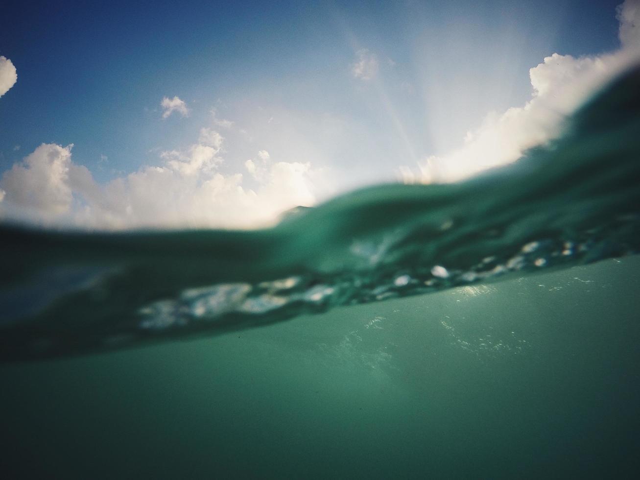 una vista bajo el agua foto