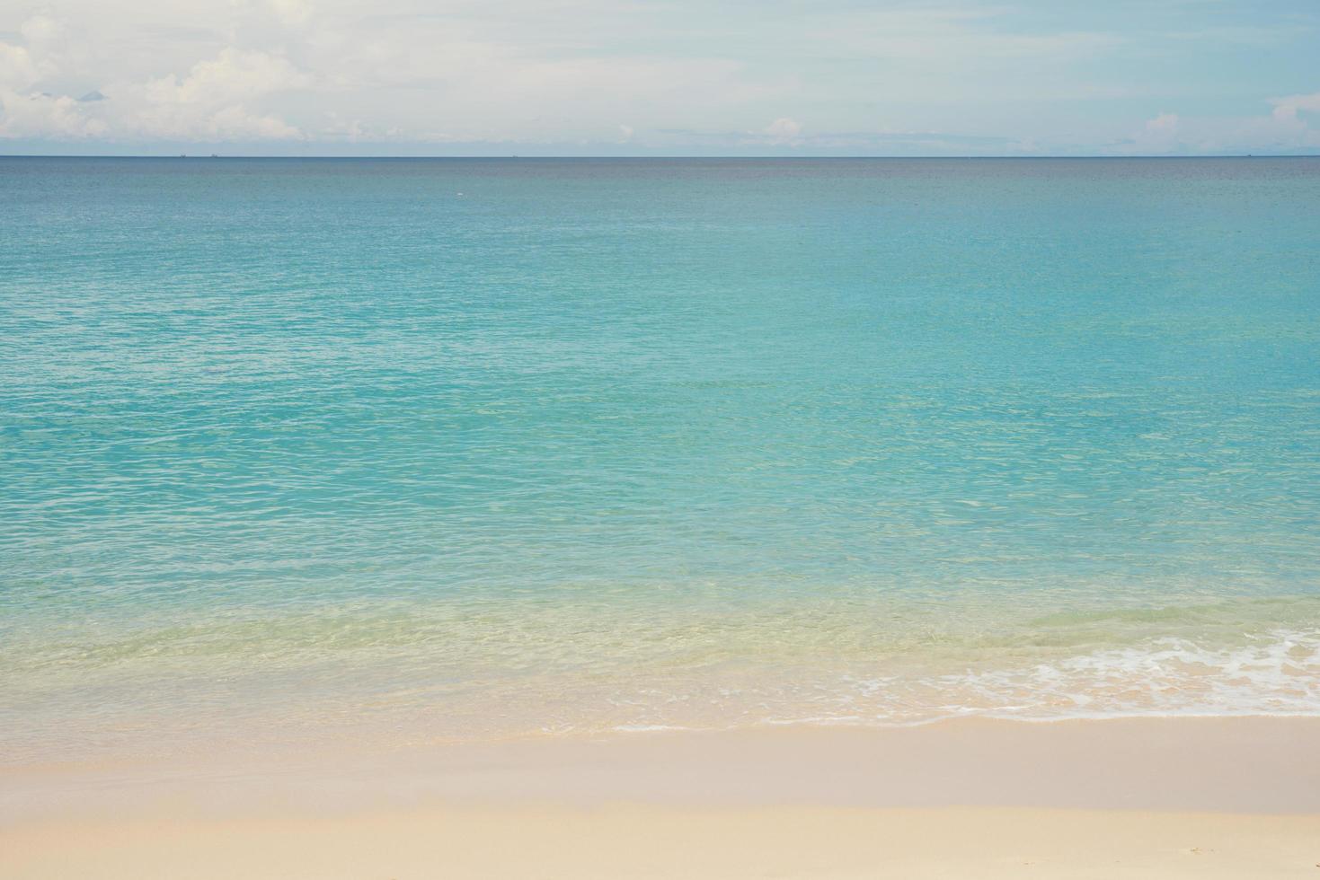 Blue ocean and sandy beach background photo