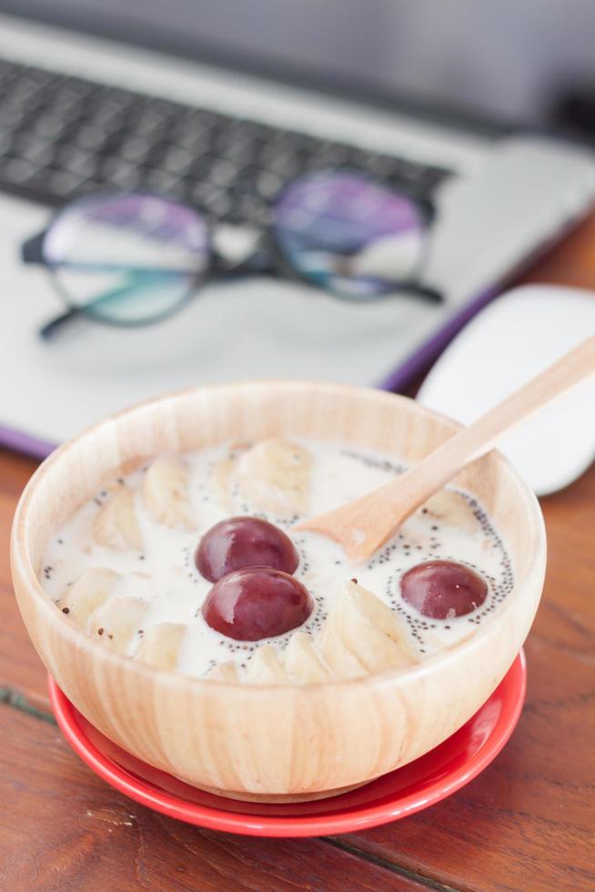 Oatmeal at a workstation photo