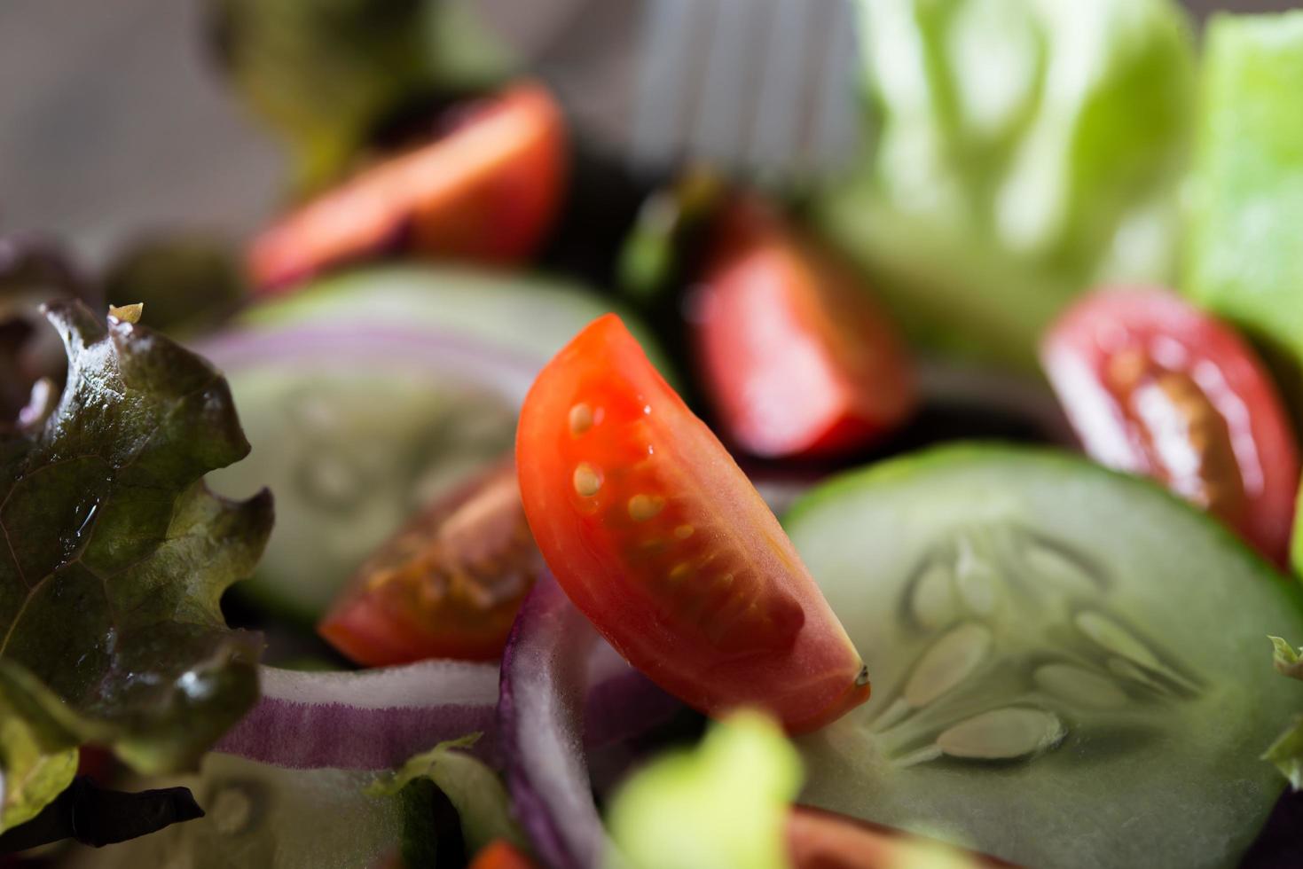 Close-up de ensalada de verduras frescas foto