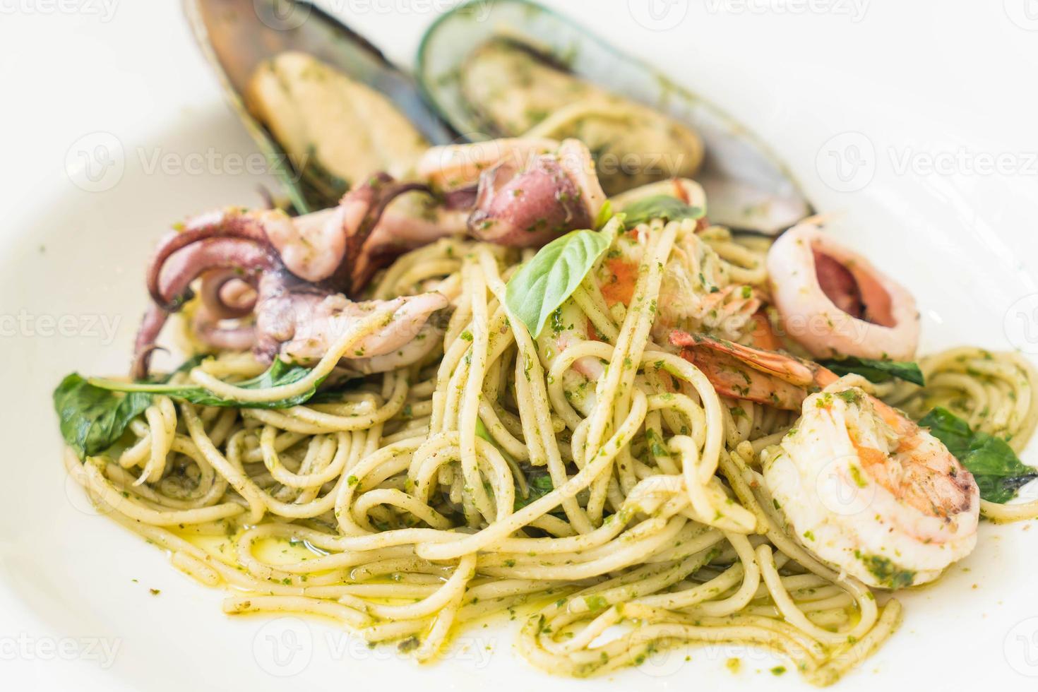 Pesto spicy seafood photo