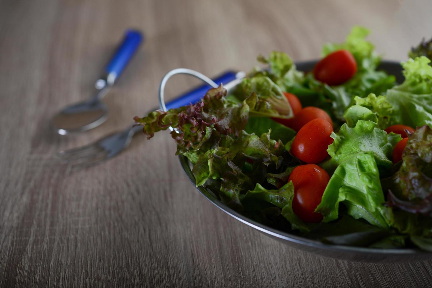 ensalada fresca con verduras y verduras foto