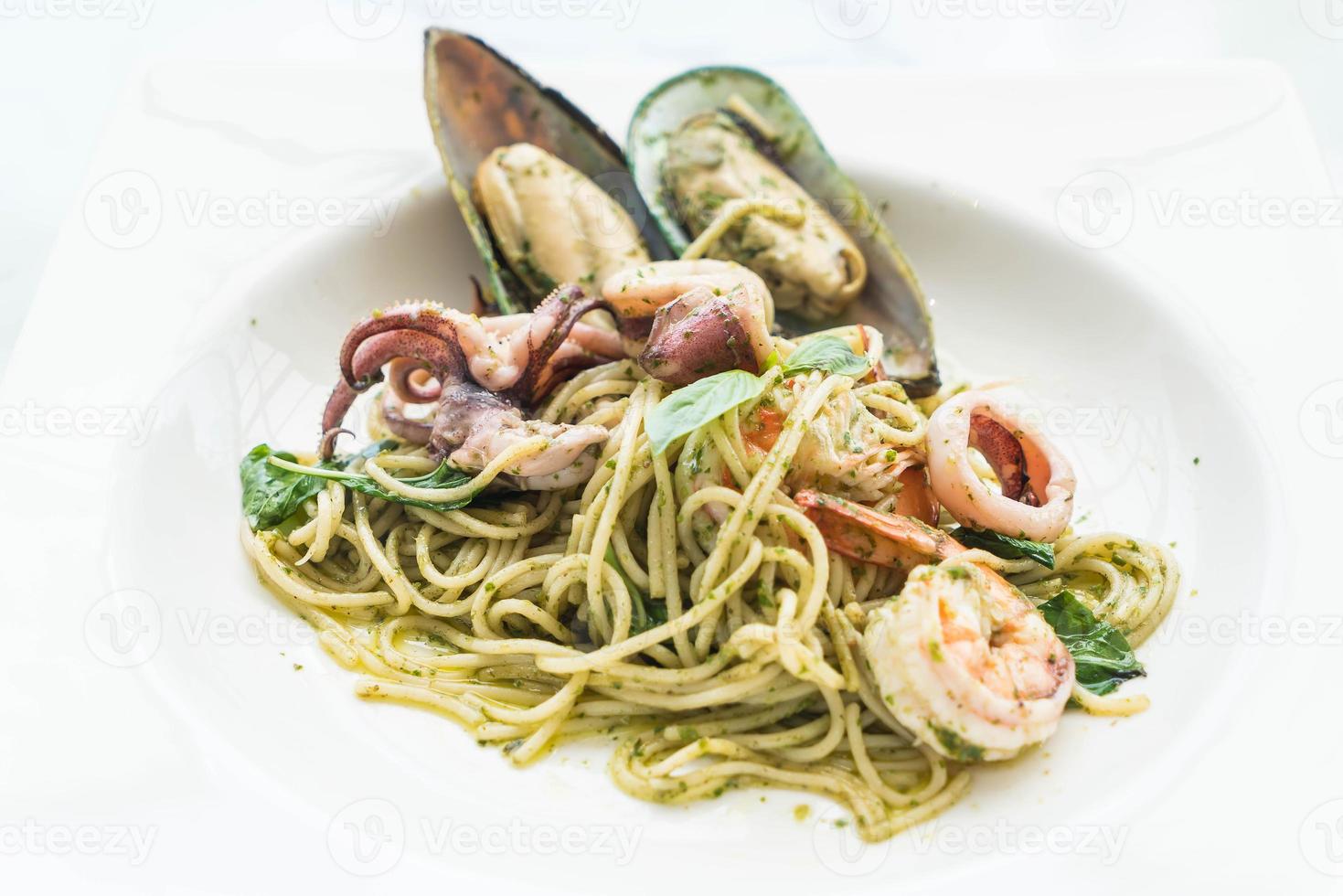 Pesto spicy seafood photo