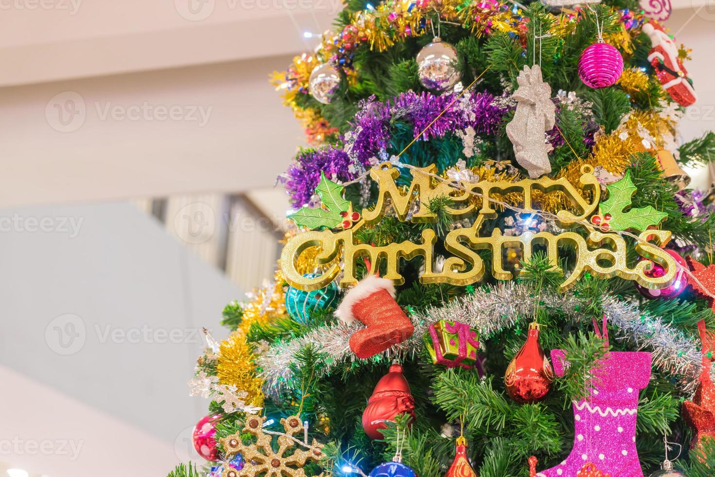 primer plano, de, un, árbol de navidad, con, adornos foto