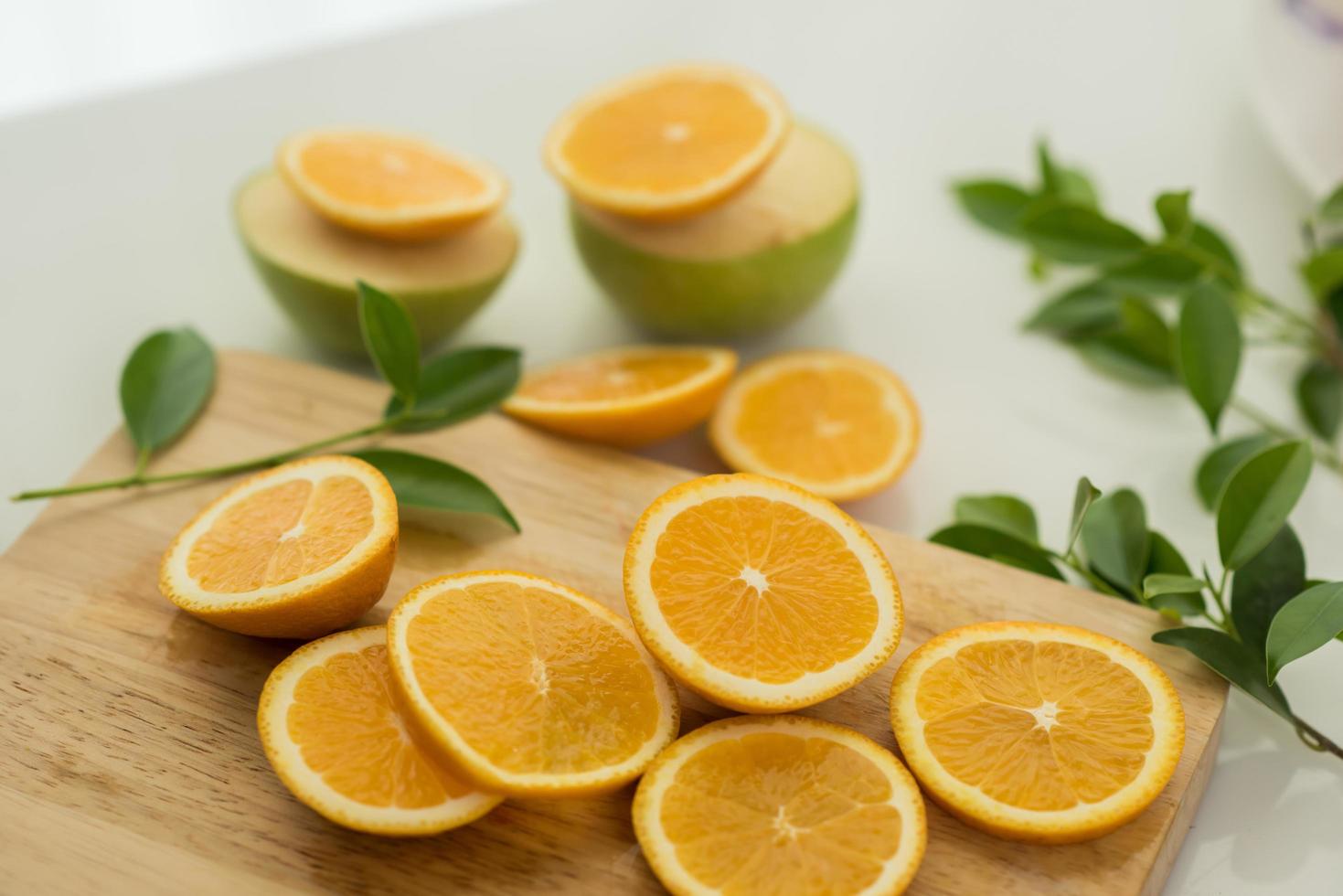 naranjas frescas en rodajas foto