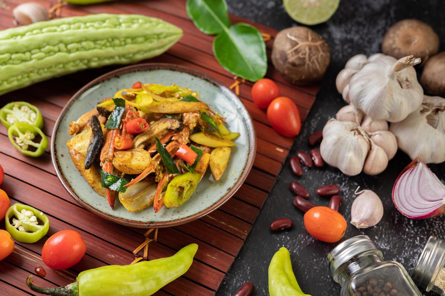 Stir-fried crab with curry photo