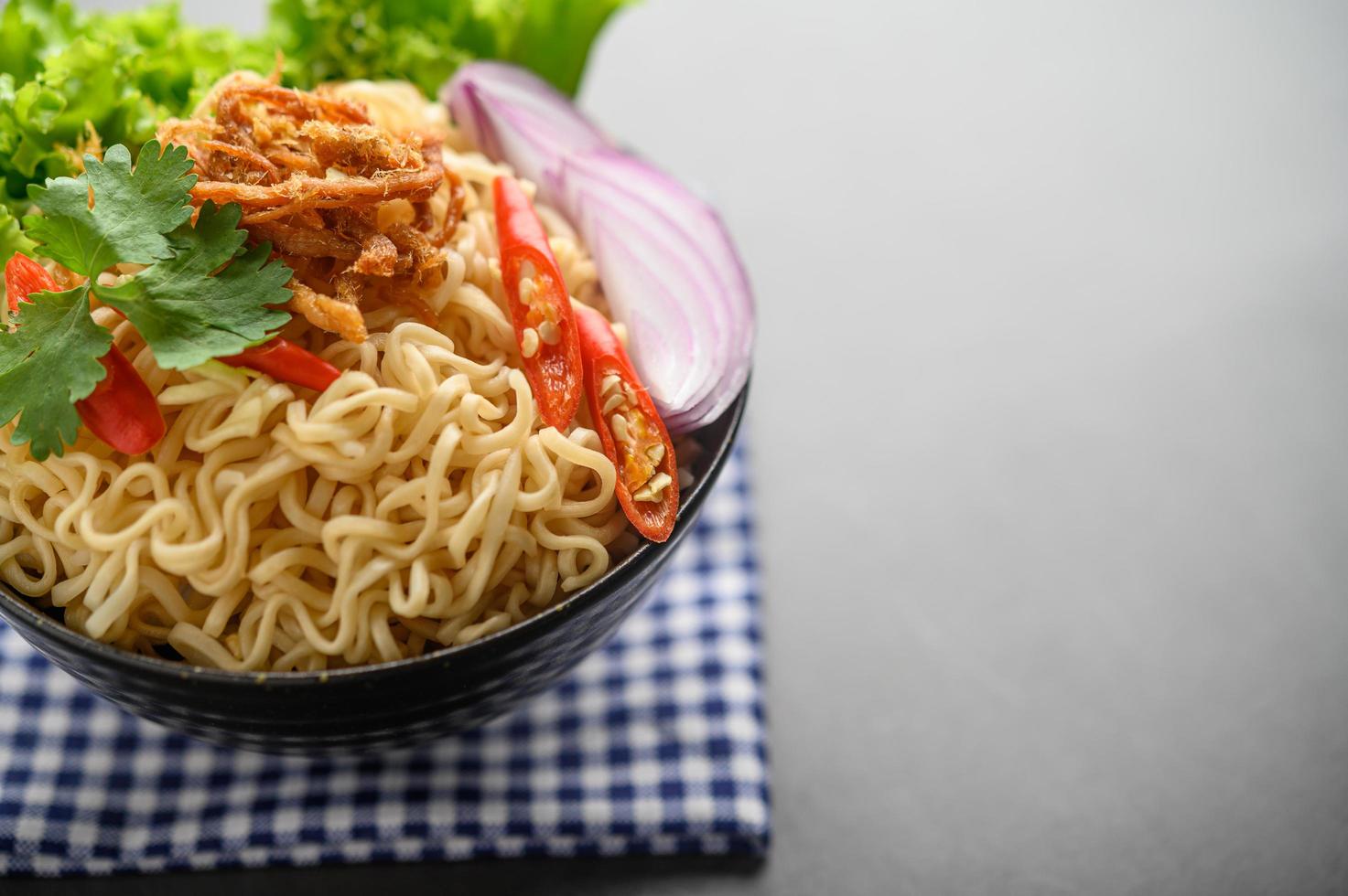 fideos caseros estilo tailandés foto