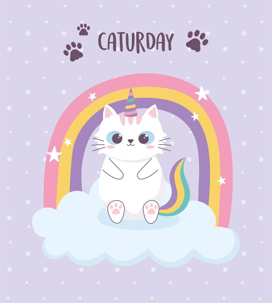 lindo gato con cuerno arco iris sentado en la nube personaje de dibujos animados animal divertido vector