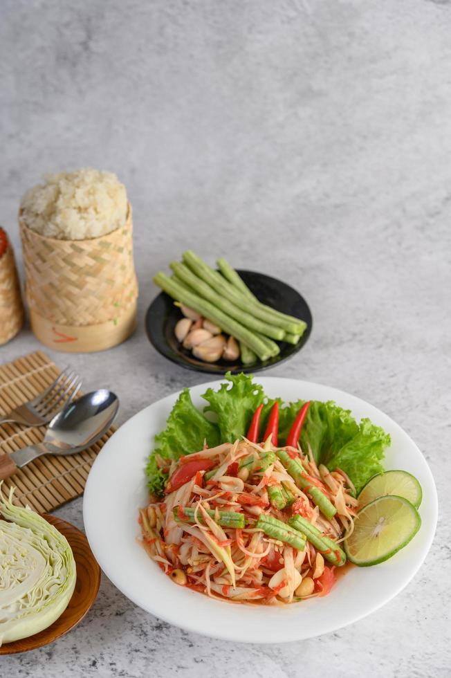 Thai papaya salad photo