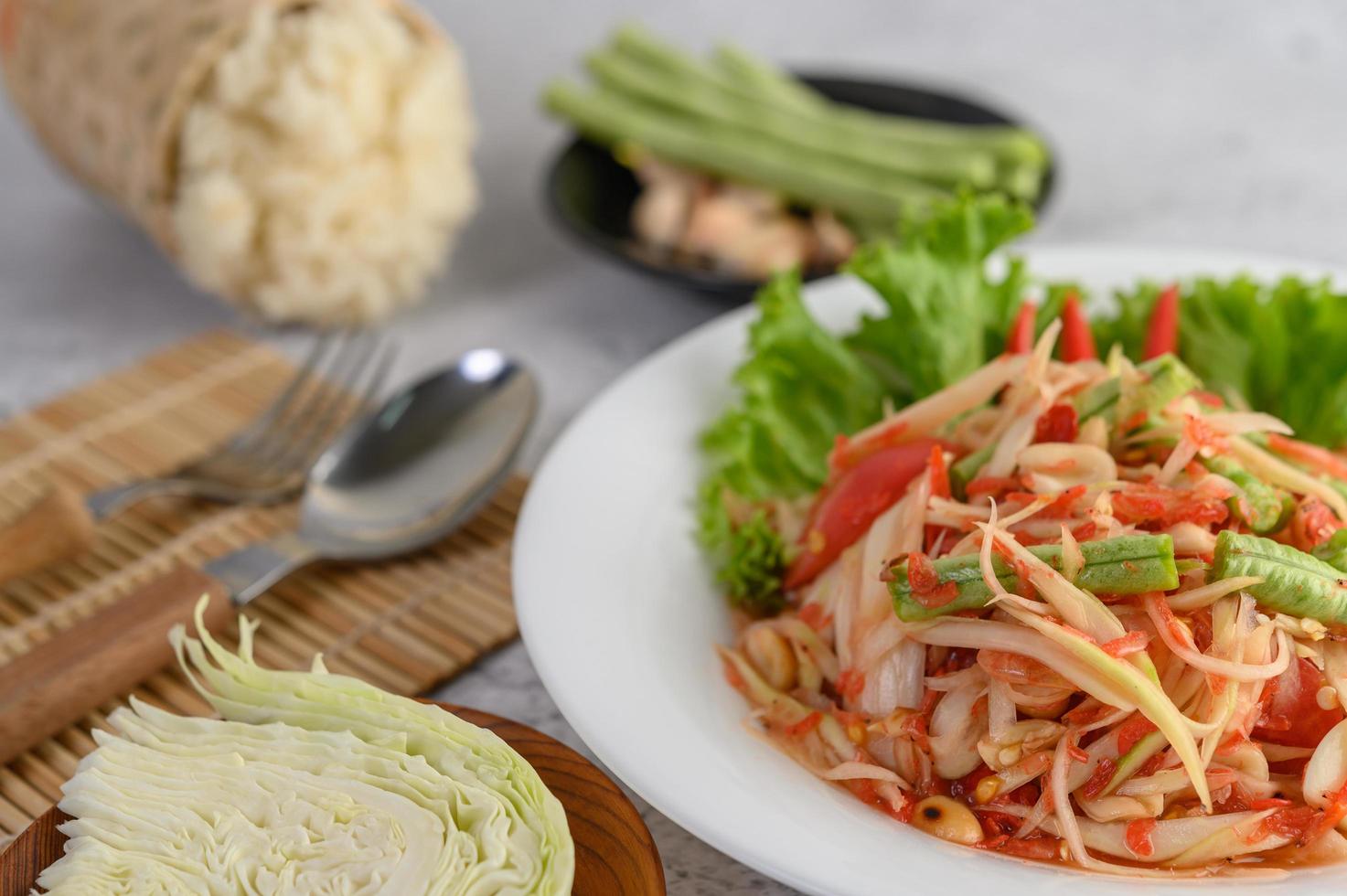 ensalada tailandesa de papaya foto