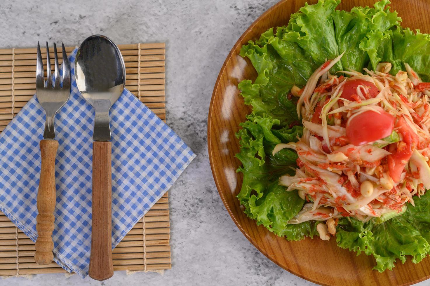 Thai papaya salad photo