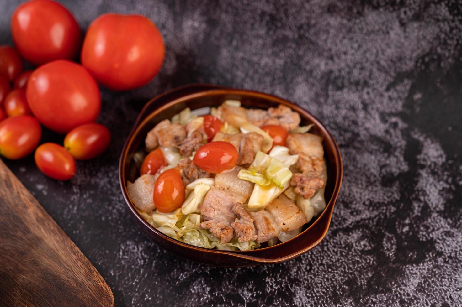 sofrito de repollo con panceta de cerdo foto