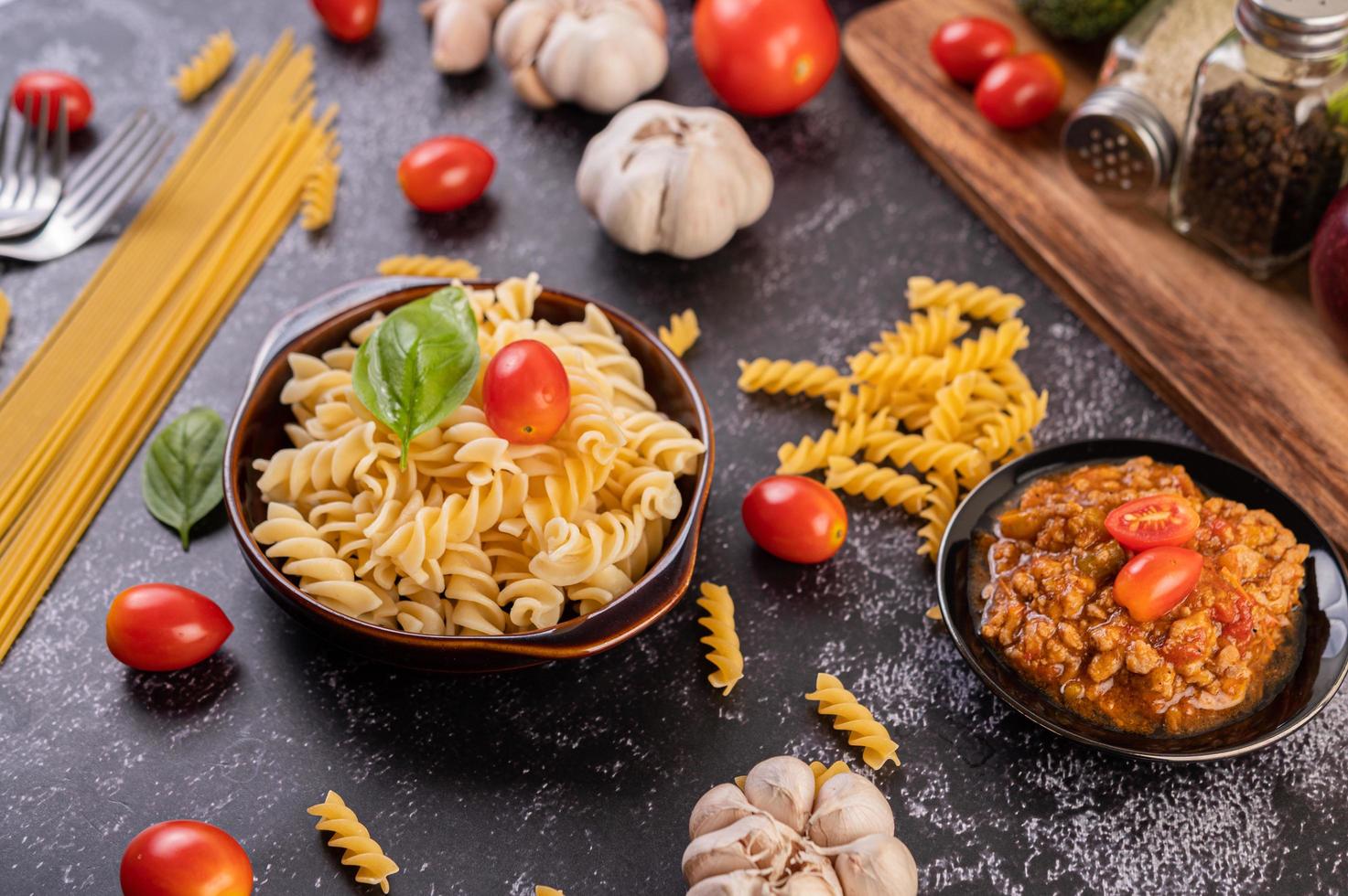 pasta de macarrones con verduras foto