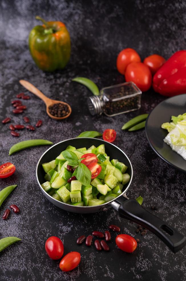 pepinos con tomates foto