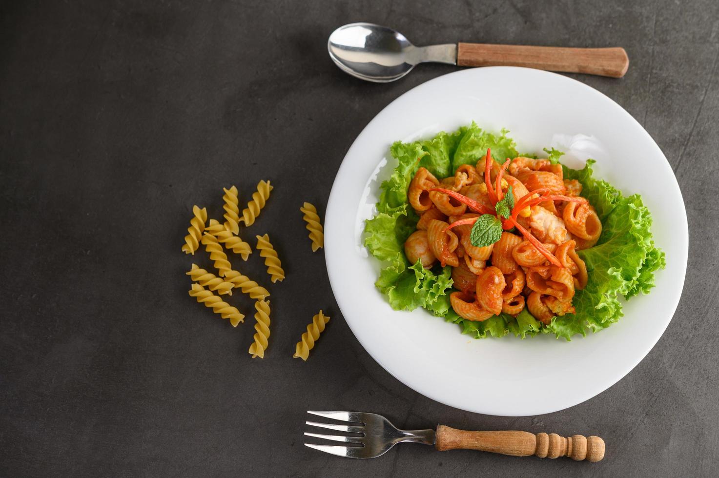 Stir-fried tomato macaroni photo