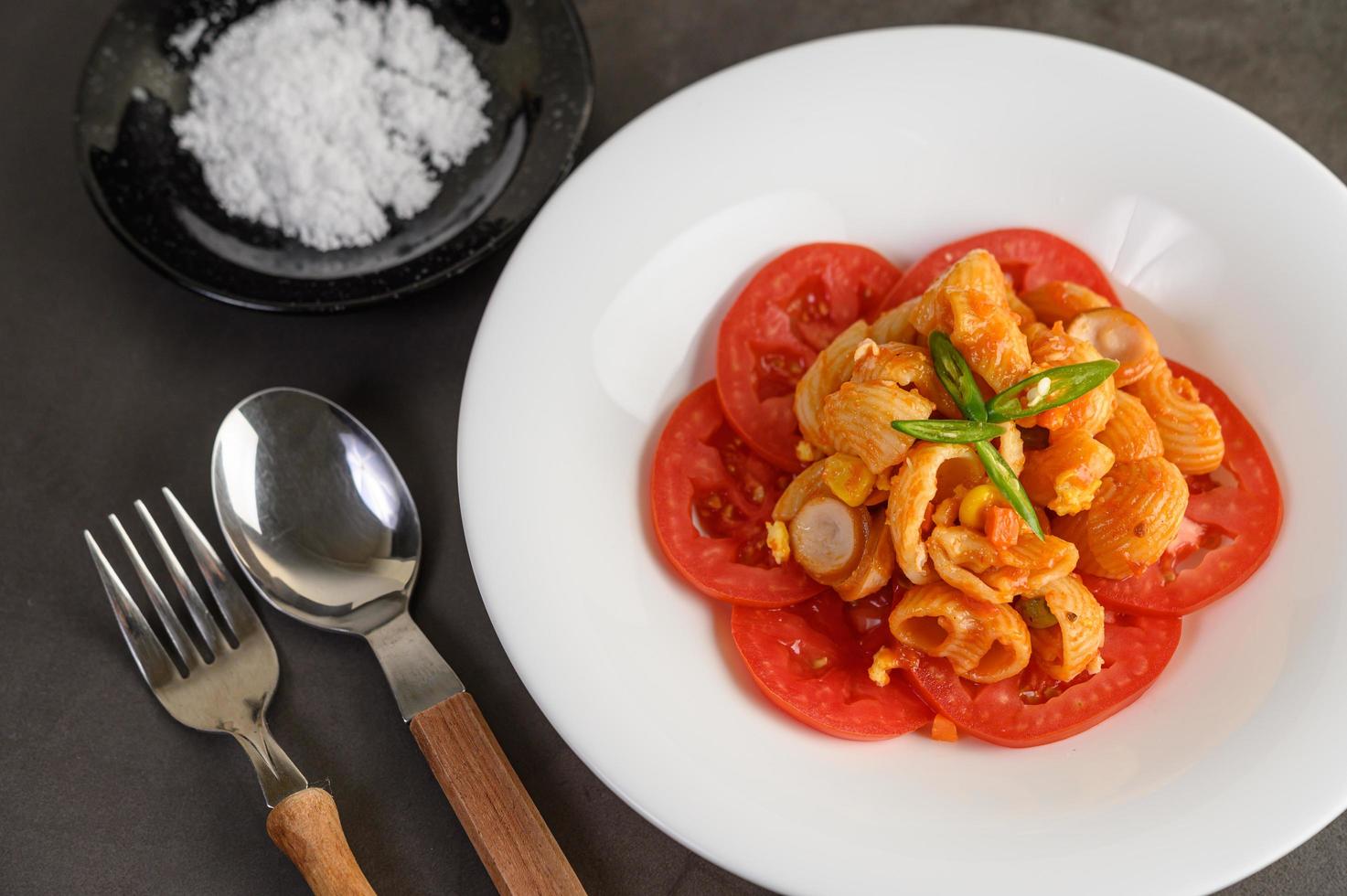 Stir-fried tomato macaroni photo