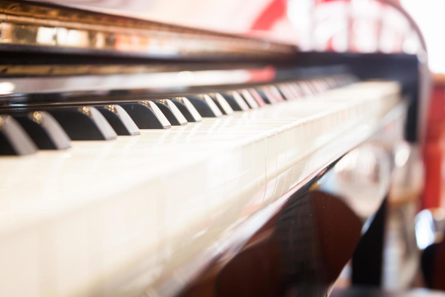 primer plano, de, un, piano, durante el día foto