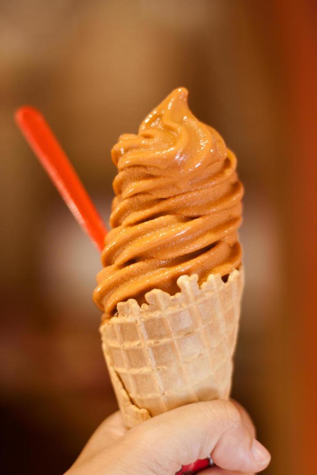 Close-up of a hand holding ice cream photo