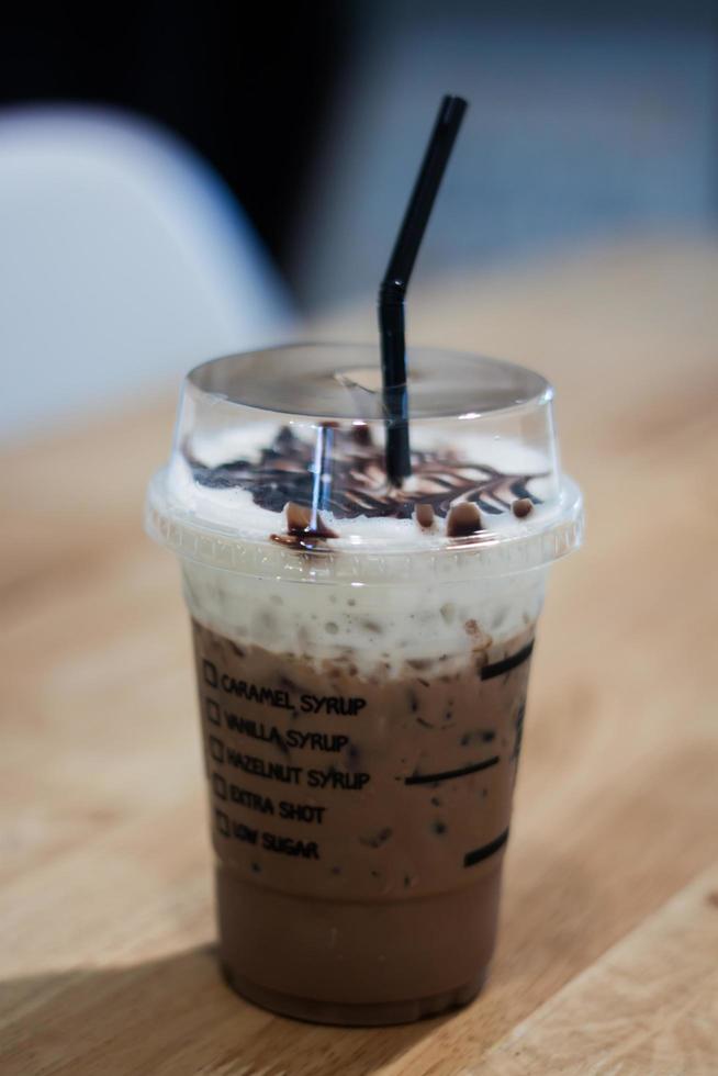 café moka helado en una cafetería foto