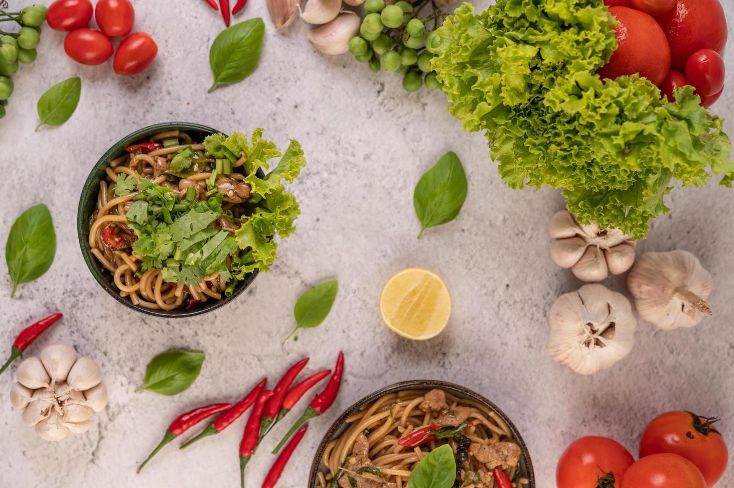 Stir fry spaghetti and pork photo