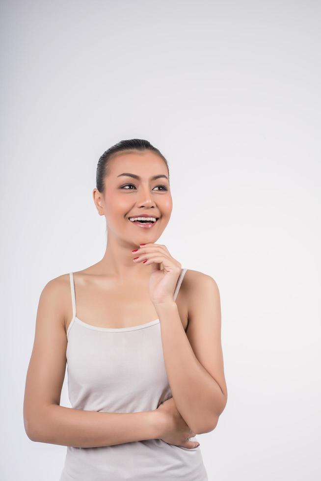 retrato de una mujer sonriente foto