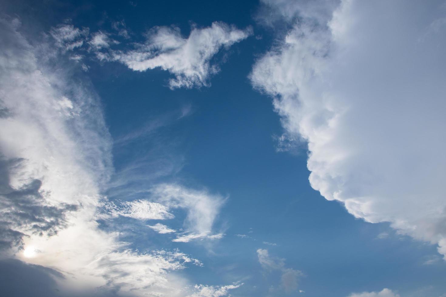 el cielo y las nubes foto