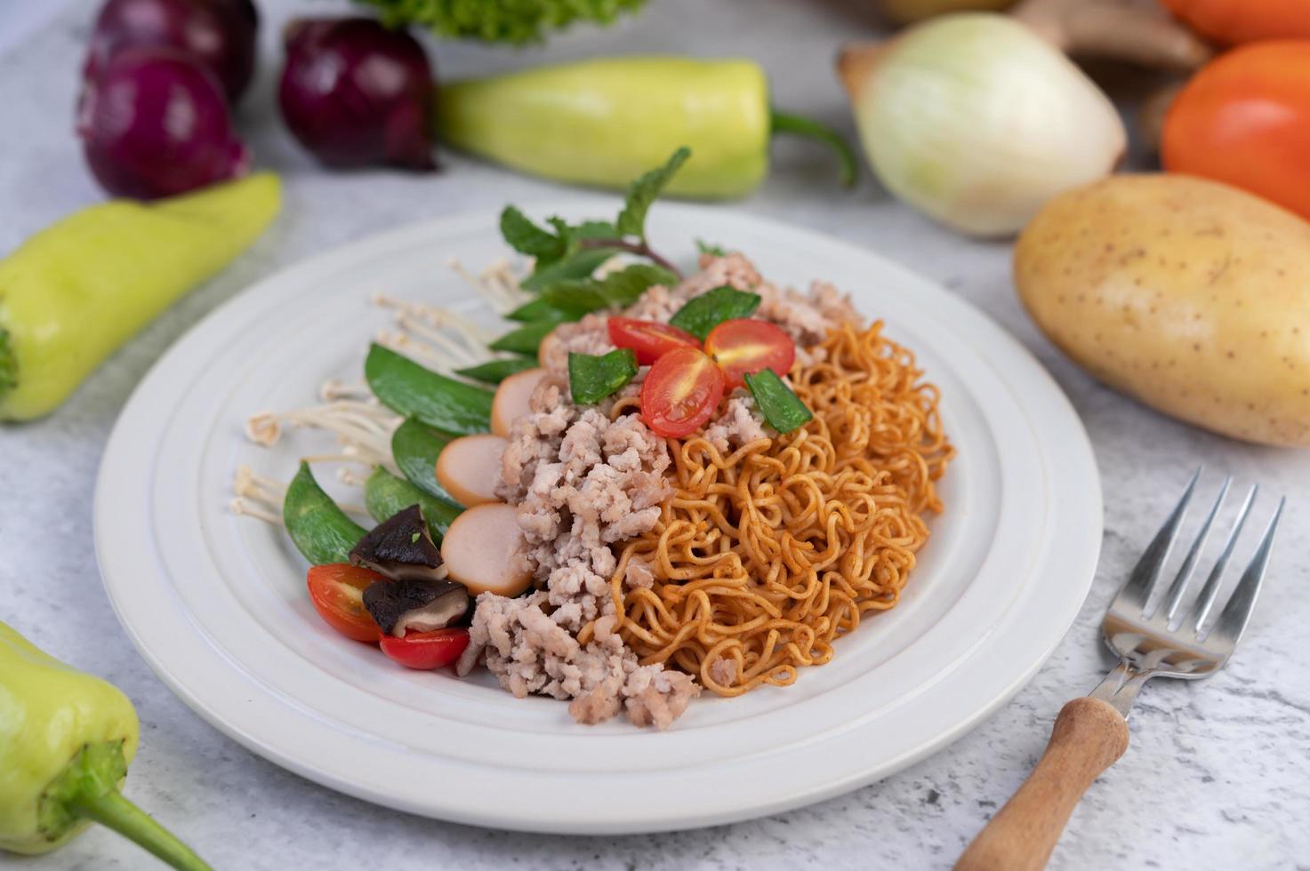 Stir-fried noodles with mixed vegetables photo