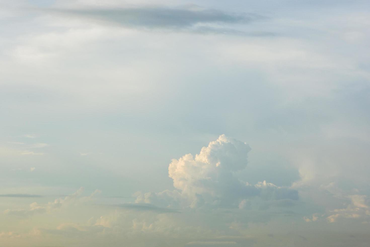 el cielo al atardecer foto