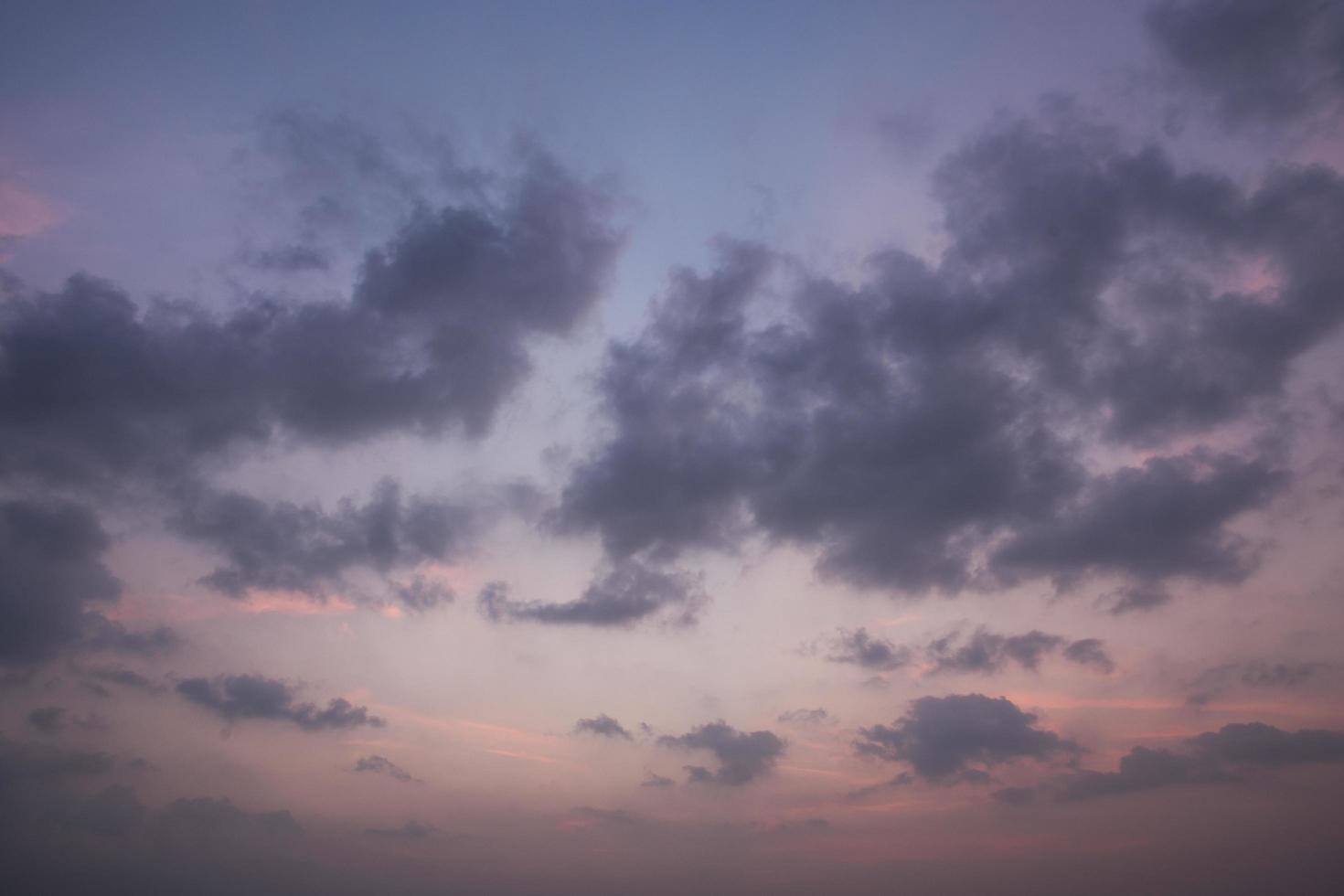 el cielo al atardecer foto