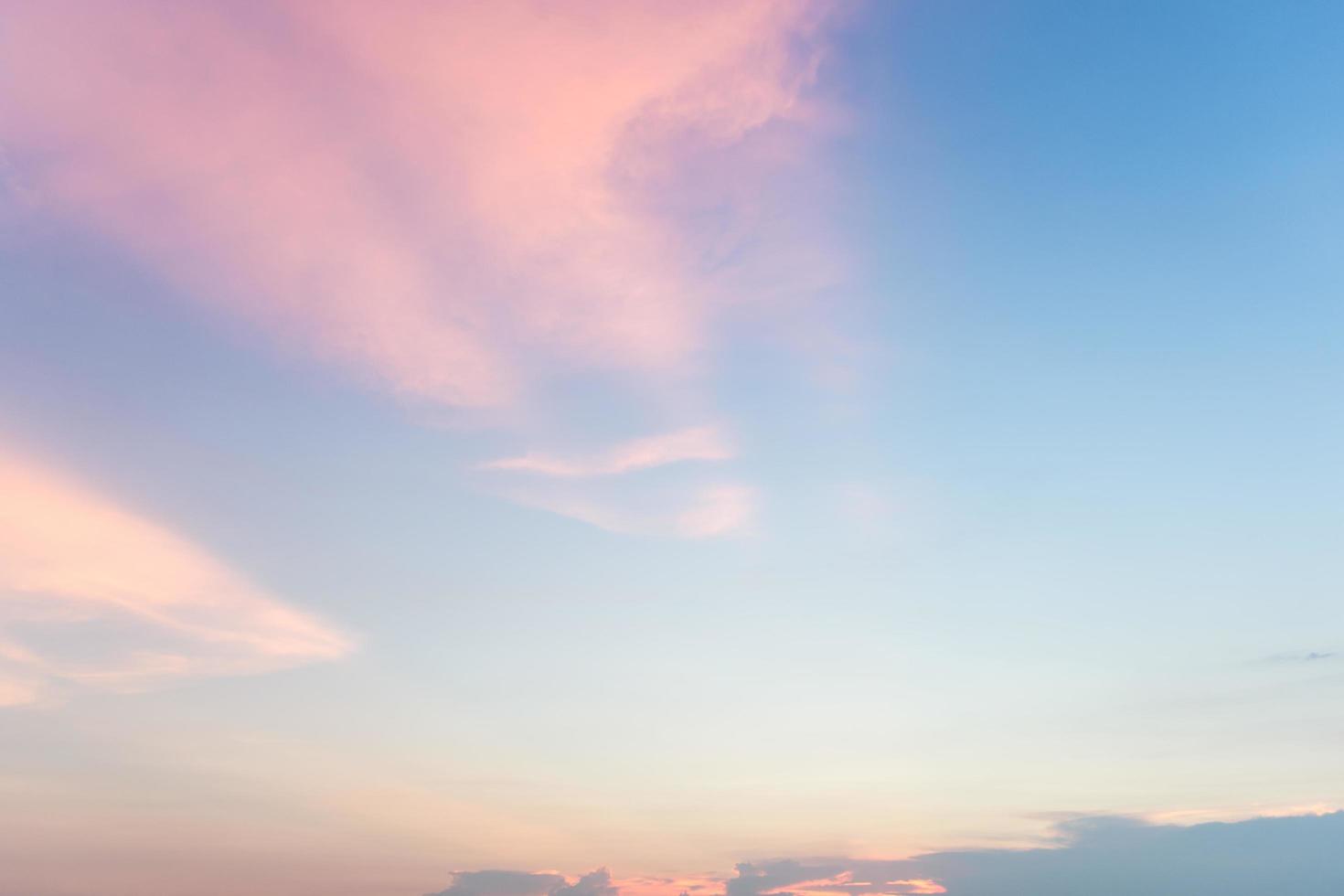 el cielo al atardecer foto