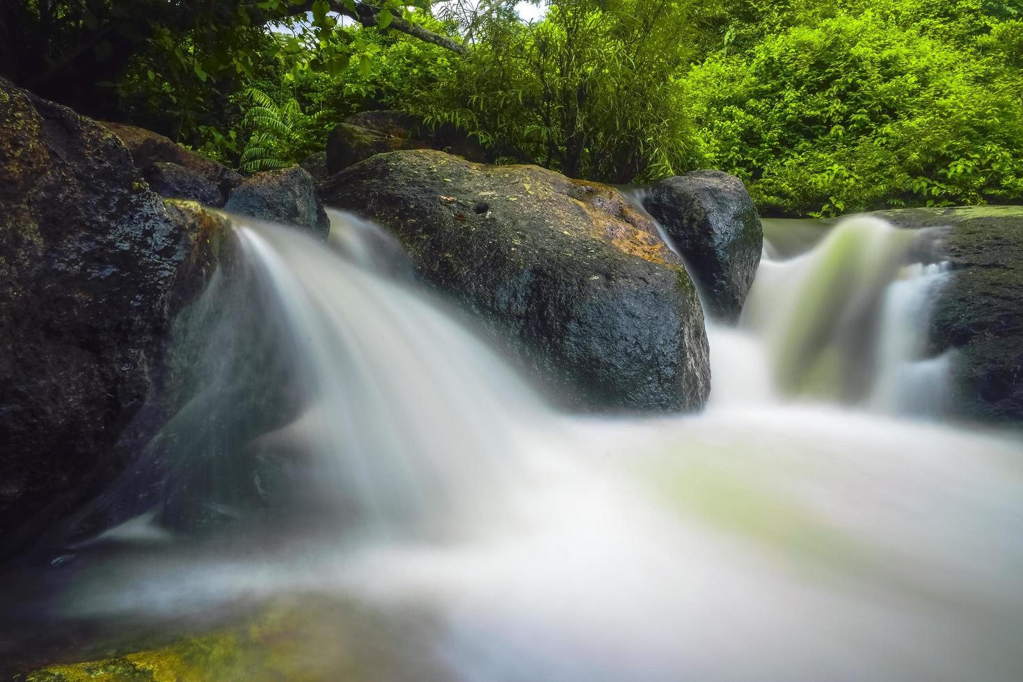 Cascada de Nang Rong en Tailandia foto