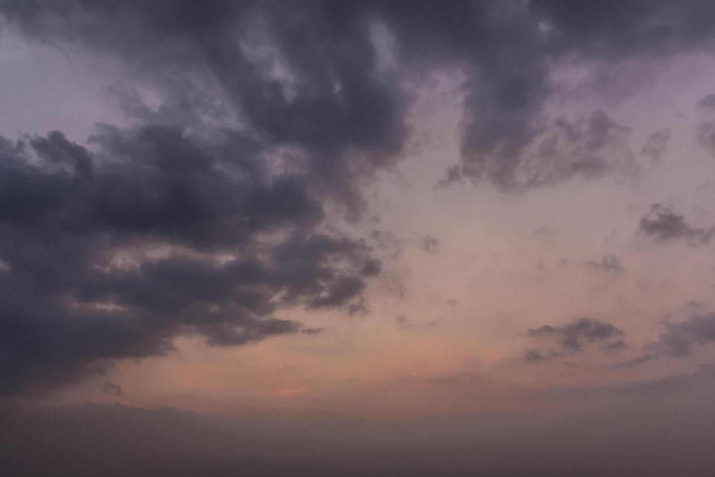 el cielo al atardecer foto