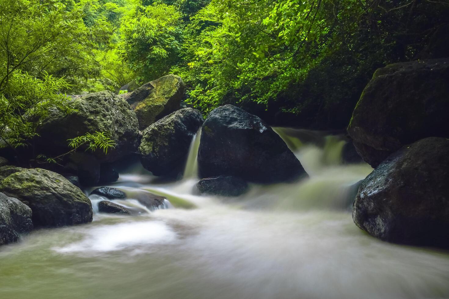 Cascada de Nang Rong en Tailandia foto