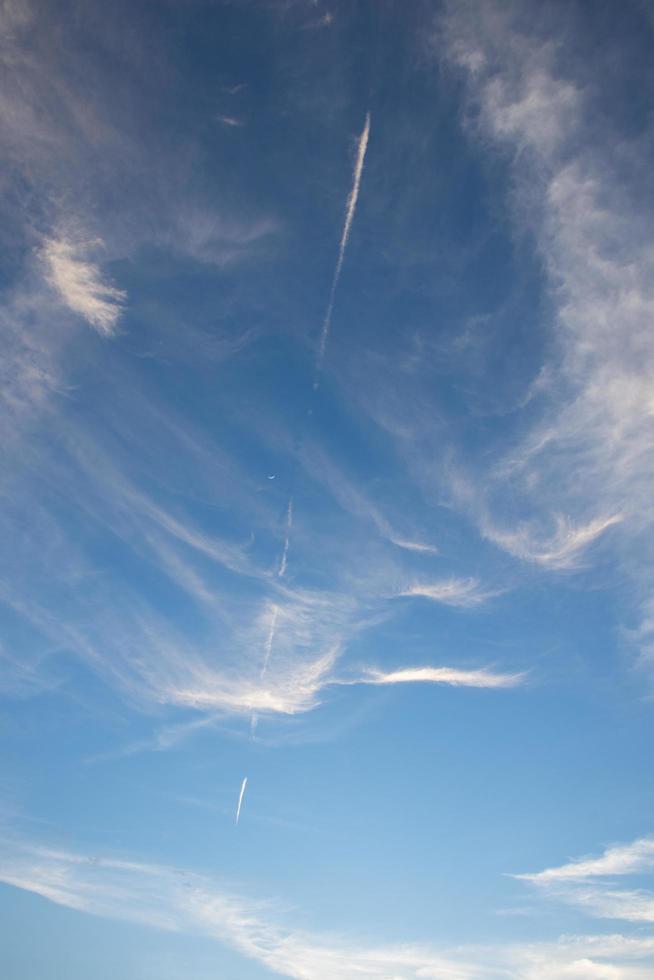 cielo azul y nubes foto