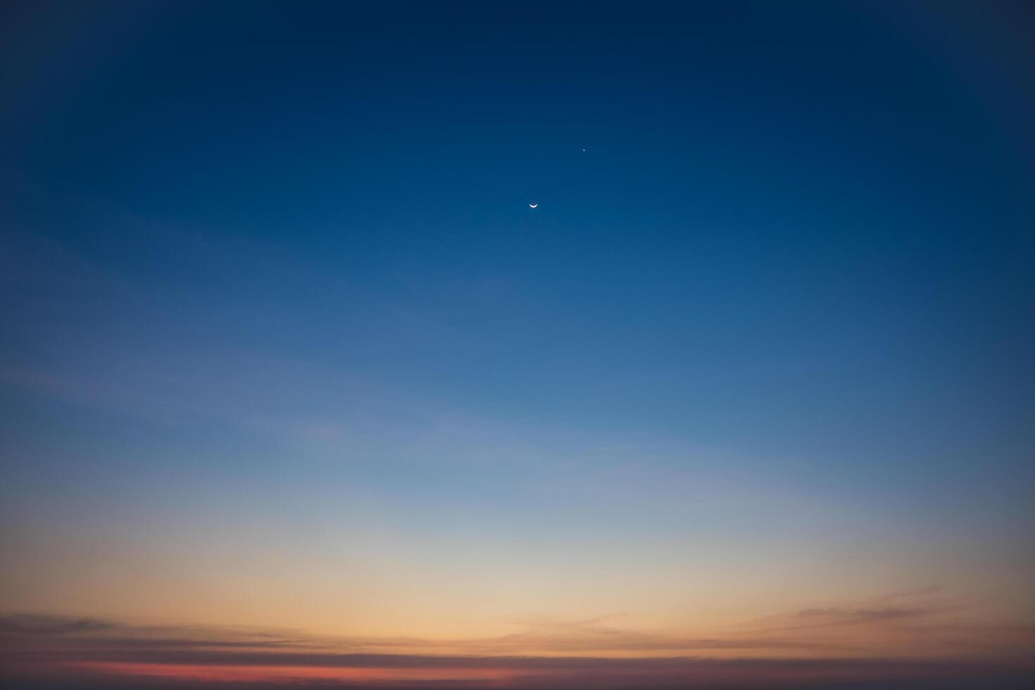 el cielo al atardecer foto