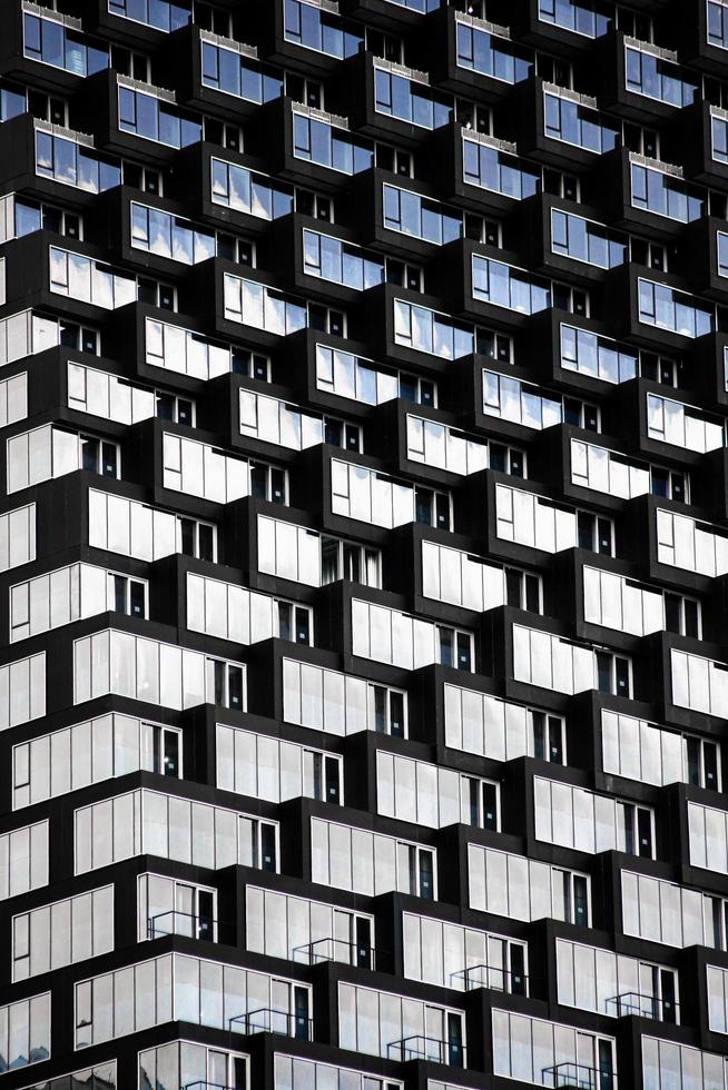 edificio de hormigón azul y blanco foto