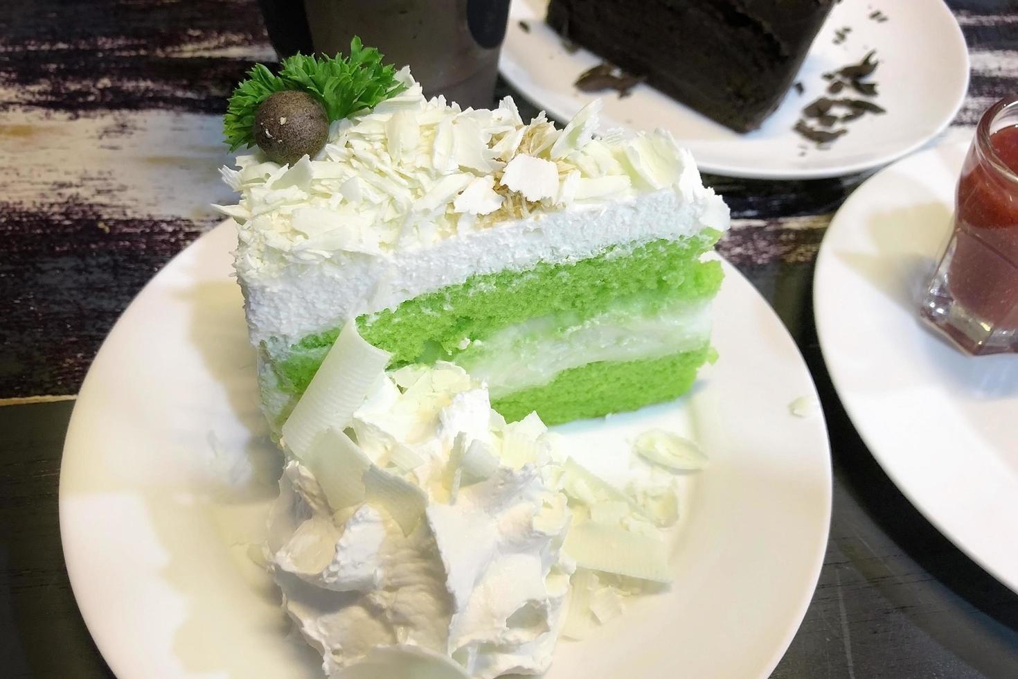 Green and white cake photo