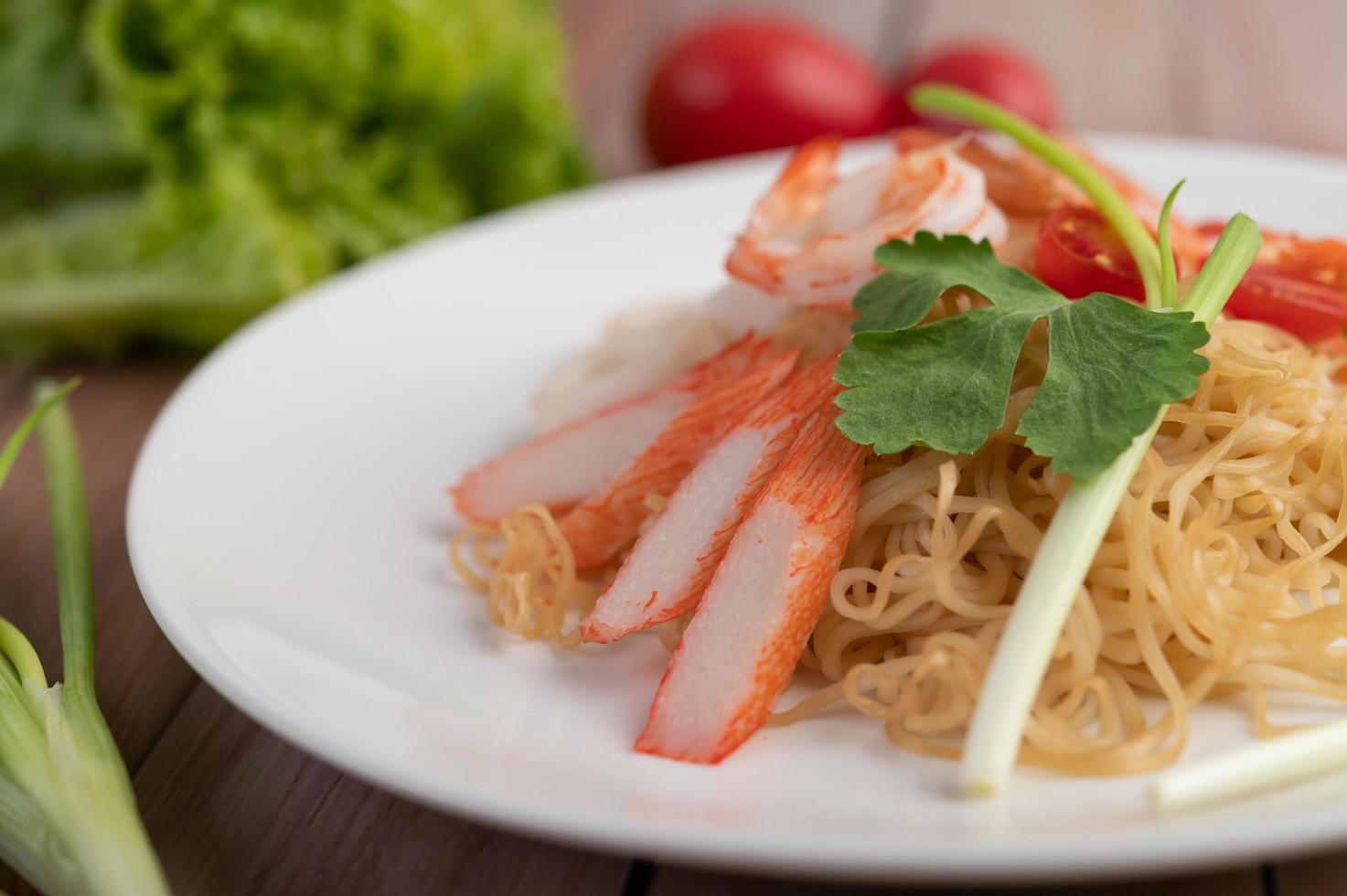 Stir-fried instant noodles with prawns and crab photo