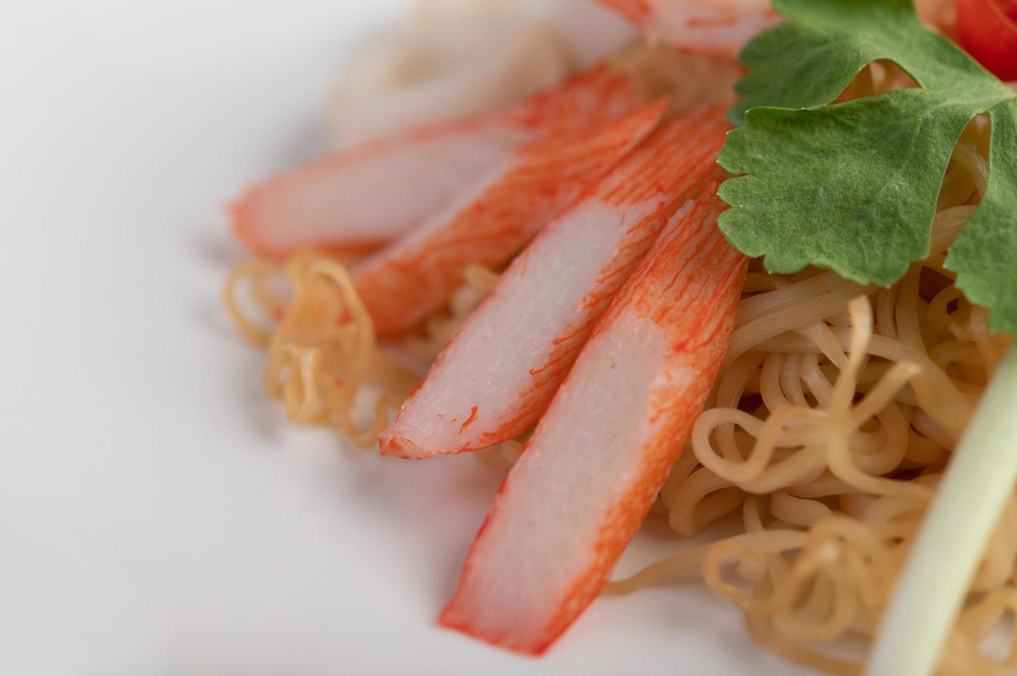 Stir-fried instant noodles with prawns and crab photo