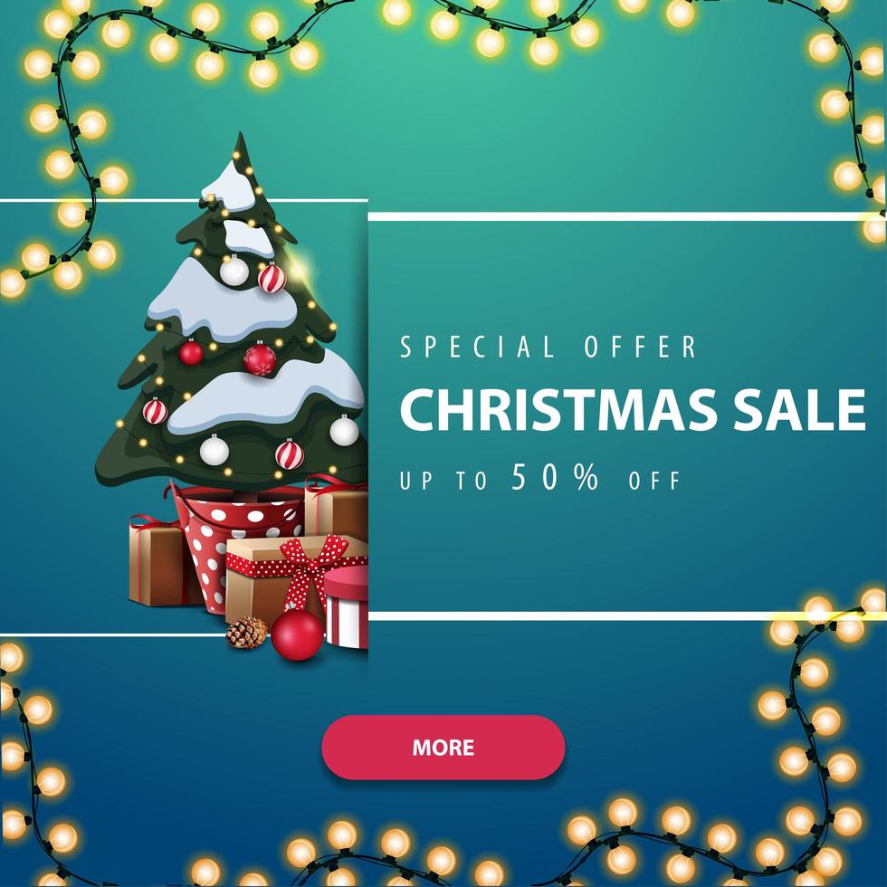 oferta especial, venta navideña, hasta 50 de descuento, banner de descuento cuadrado azul con guirnalda, botón rosa y árbol de navidad en una maceta con regalos vector