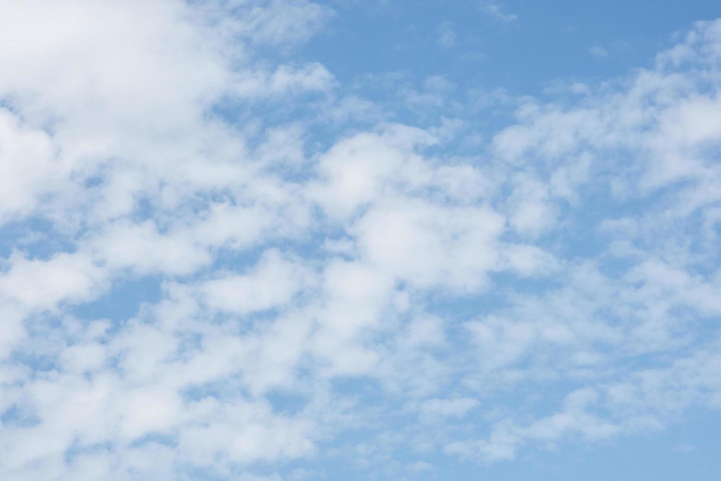 cielo azul y nubes foto