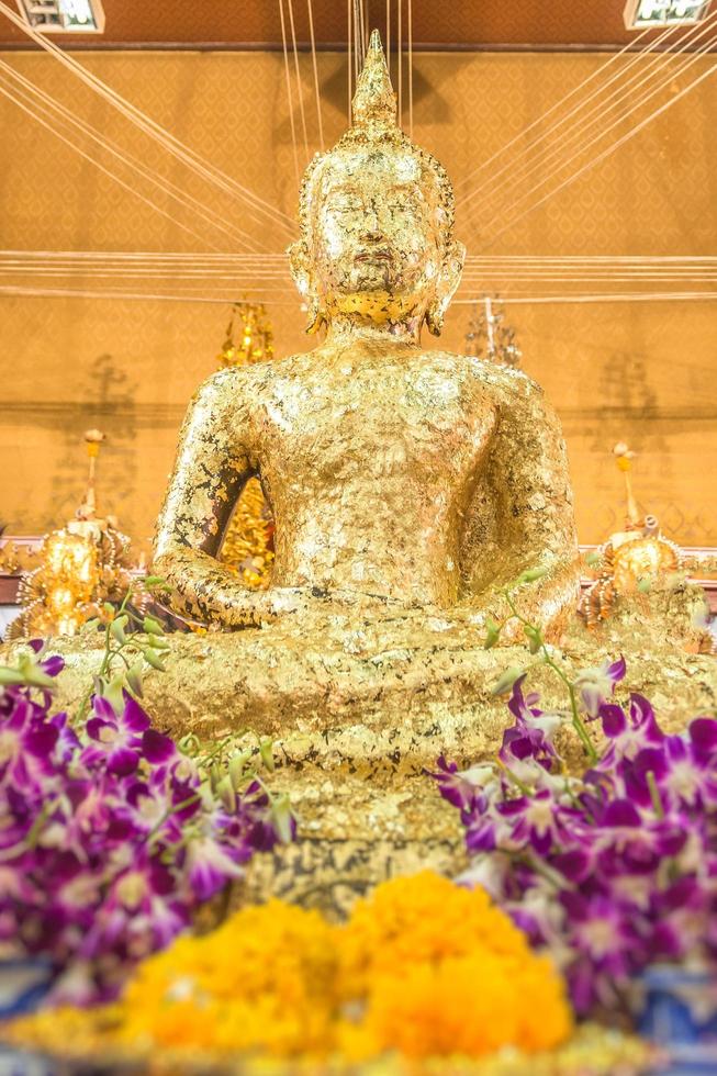 buda de oro en tailandia foto